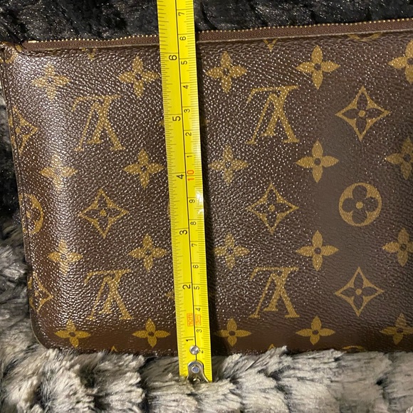 Louis Vuitton Monogram Clutch, Pouch or Crossbody with Chain and COA - Picture 12 of 16